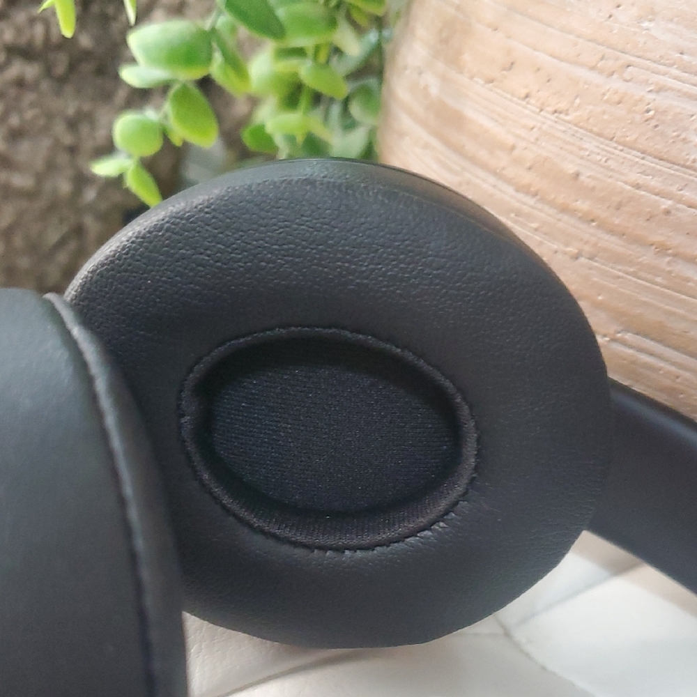 NWOT Bose On-Ear Headphones - Black never used. - Picture 7 of 9